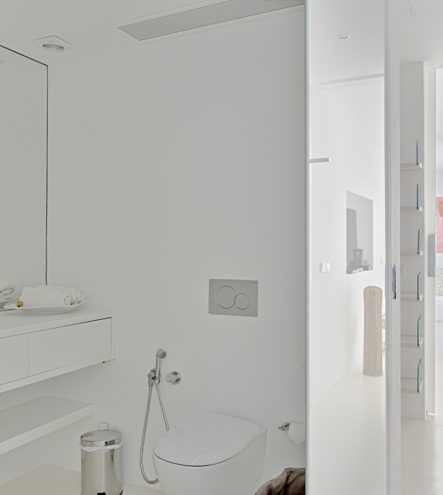 Resa Estates Ibiza villa rental skyhigh house bathroom.jpg